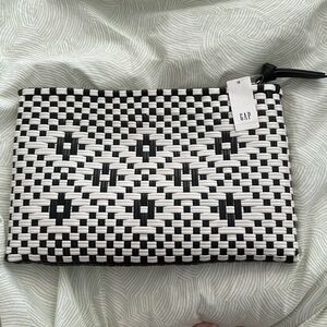 NWT black and white clutch / small zip bag